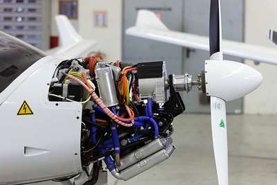 Electric hybrid drives for aircraft