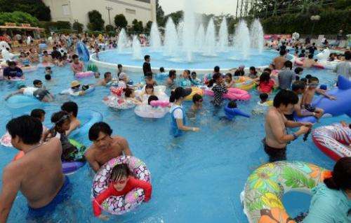 Families cool off in Tokyo on July 14, 2013, as temperatures in the city soar