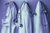 Families prefer ICU doctors in traditional white coats, scrubs