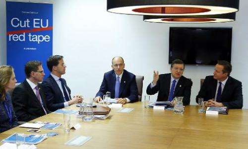 (From L, in the background) Italian Prime Minister Enrico Letta, European Commission President Jose Manuel Durra Barroso and Bri