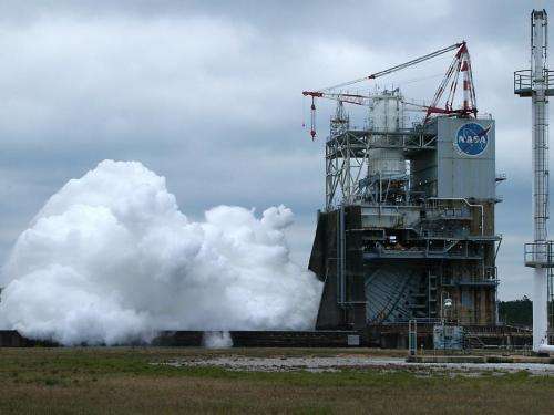 Hot fire tests steer space launch system engines