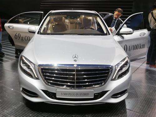 Mercedes offers luxury S-Class hybrid