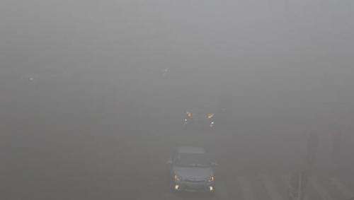 Motorists commute in heavy smog in Harbin, China's Heilongjiang province, on October 21, 2013
