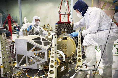 NASA engineers rehearse placement of Webb Telescope's NIRSpec and microshutters