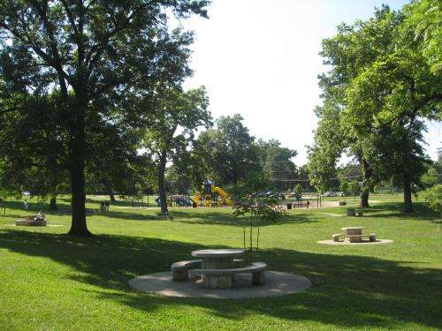 Park amenities differ according to income of neighborhoods