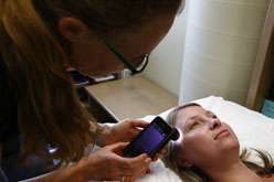 Pocket doctor helps detect skin cancers