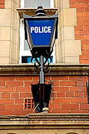 Replace police stations with âcops in shops'