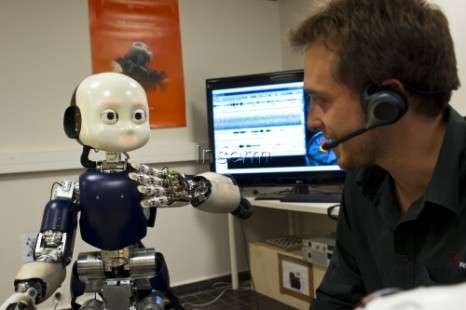 'Simplified' brain lets the iCub robot learn language (w/ Video)