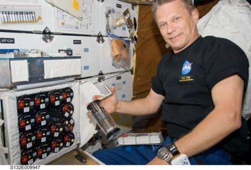 Spaceflight alters bacterial social networks