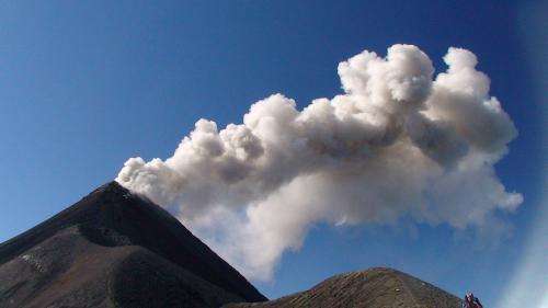 Studying mini earthquakes provides clues to volcanic behavior