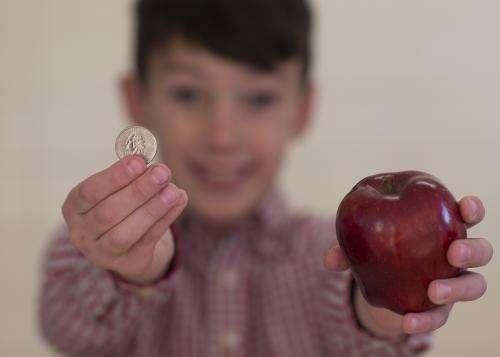 Study: Pay kids to eat fruits & veggies with school lunch