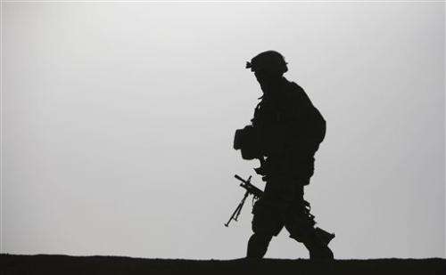 英国研究:暴力更可能发生在老兵和军队中
