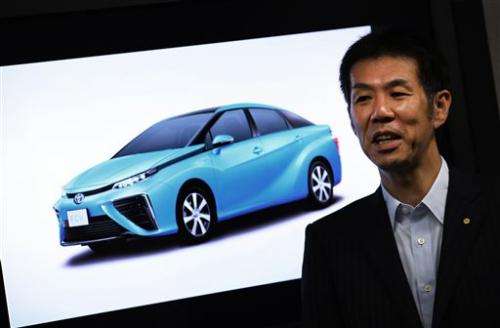 After hybrid success, Toyota gambles on fuel cell