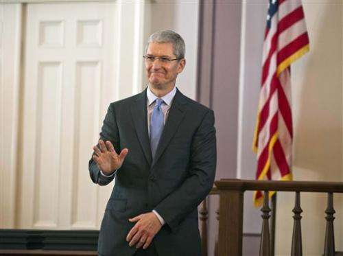 Apple CEO publicly acknowledges that he's gay