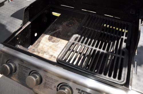 Catching grease to cut grill pollution
