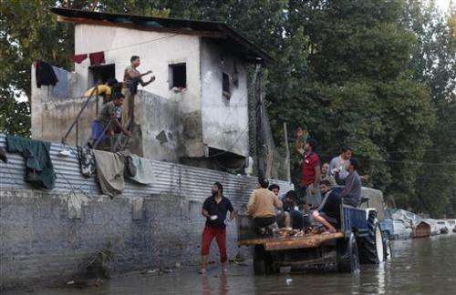 Dirty water raising health risk in flooded Kashmir