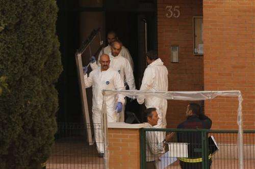 Doc: Spanish woman touched face with Ebola glove