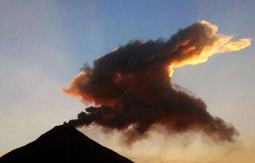 General view of the Volcano of fire projecting a fumarole on June 10, 2005, in Yerbabuena, Mexico
