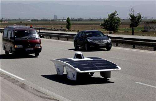 Iran students gear up solar car for US challenge