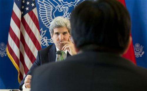 Kerry presses China to ease Internet controls