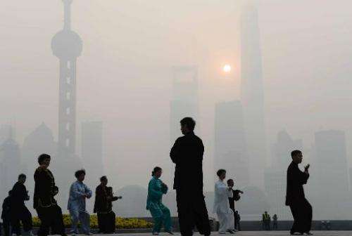 Local residents exercise amid heavy smog on the Bund in Shanghai, on November 12, 2014