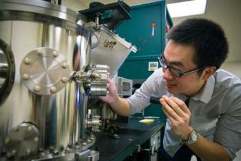 Material developed could speed up underwater communications by orders of magnitude
