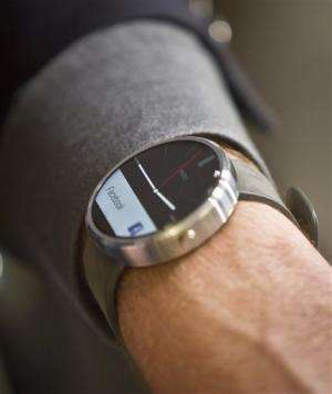 Motorola emphasizes design in circular smartwatch
