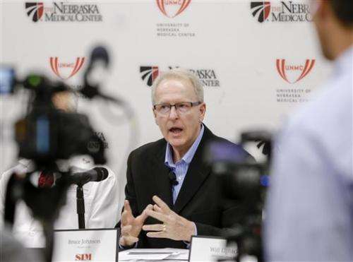 Nebraska doctors say Ebola patient making progress