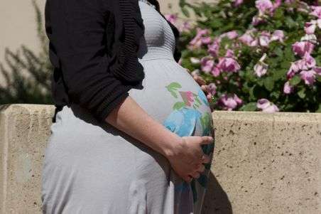 Pregnant women with congenital heart disease may have low complication risks during delivery