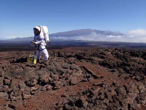Preparing for manned missions to Mars, engineer trains on Hawaii volcano