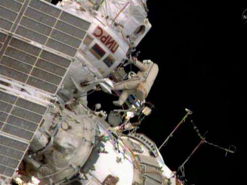 Spacewalkers complete tiring antenna installation
