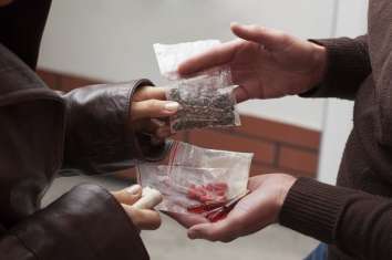 Study finds relationship between neighborhood drug sales and drug use