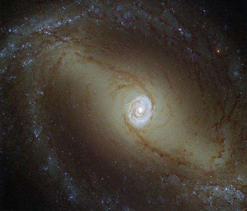 Image: Hubble sees a galaxy with a glowing heart