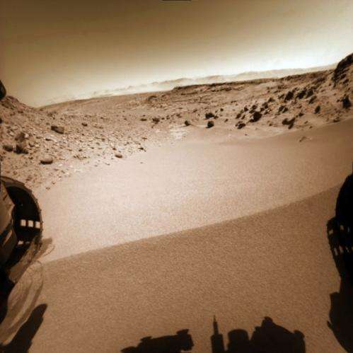 Curiosity crosses Dingo Gap dune