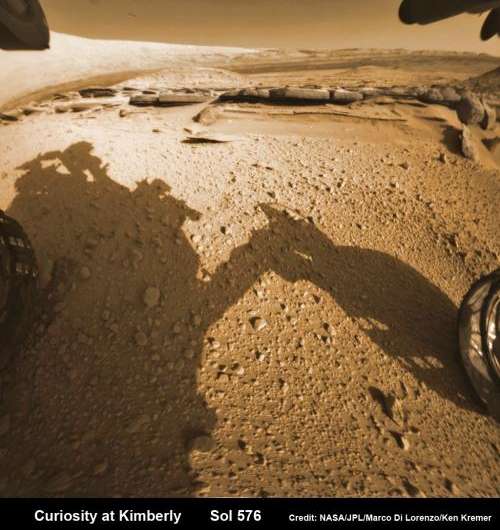 Curiosity pulls into Kimberly and spies curvy terrain for drilling action