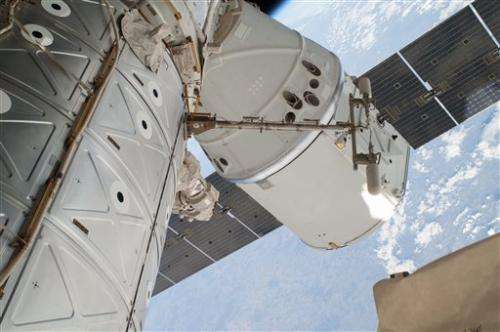 SpaceX Dragon returns to Earth from space station (Update)
