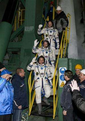 Snag delays arrival of crew at space station