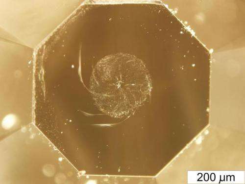 Scientists come closer to the industrial synthesis of a material harder than diamond