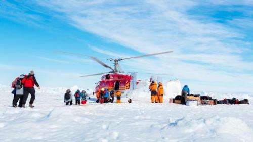 A helicopter from the Chinese icebreaker Xue Long picks up the first batch of passengers from the stranded Russian ship Akademik