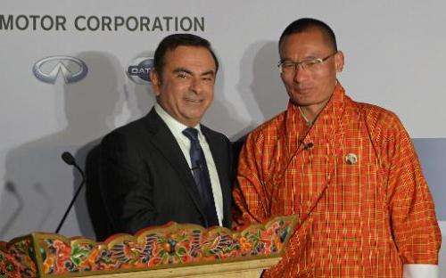 Carlos Ghosn (left) with Bhutanese Prime Minister Tshering Tobgay at a press conference in Thimphu on February 21, 2014