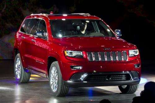Chrysler recalls over 566,000 trucks, SUVs