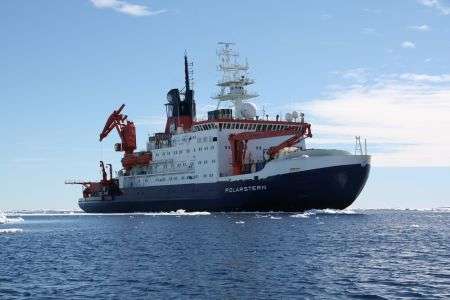Climate researchers measure the concentration of greenhouse gases above the Atlantic