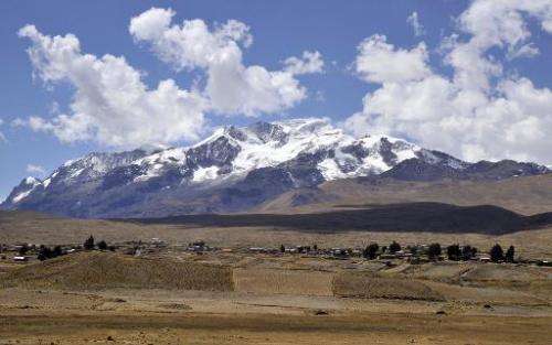 Community of Frasquia, living 4,050 m above sea level, on the foothills of the snowcapped Illampu mountain in the Bolivian Andes