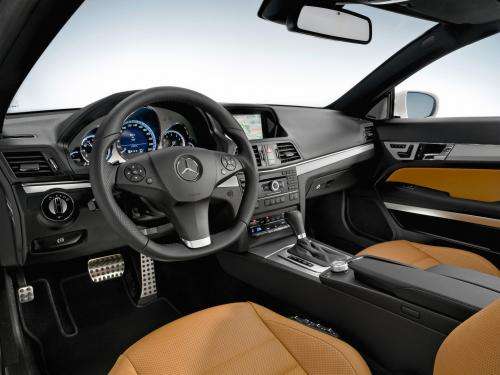 Daimler job ads suggest Mercedes cars soon to have Android/iOS phones integrated into dash