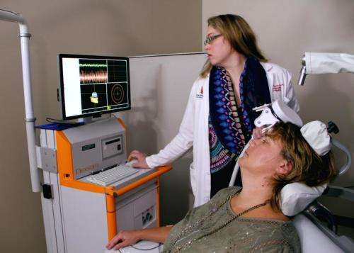 Device controls brain activity to maximize therapy
