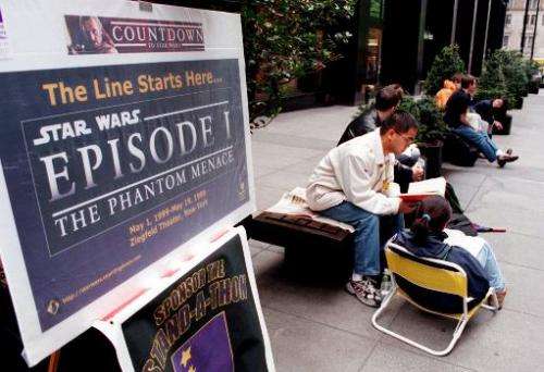Fans line up at the Ziegfeld Theatre in New York 06 May 1999 to be the first to see the movie, &quot;Star Wars: Episode 1- The P