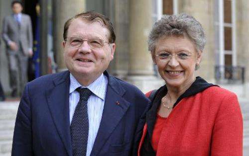 File photo of 2008 Nobel Prizewinners Luc Montagnier (L) and Francoise Barre-Sinoussi, who who co-discovered the human immunodef