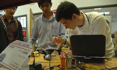Grad students explore wireless power transfer
