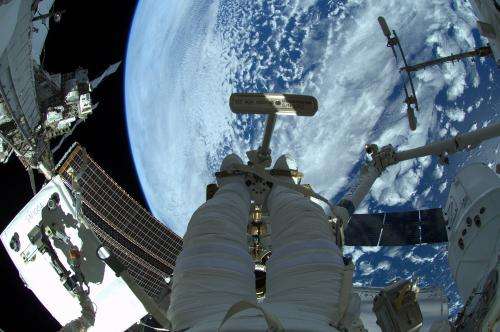 Image: Alexander Gerst conducts spacewalk