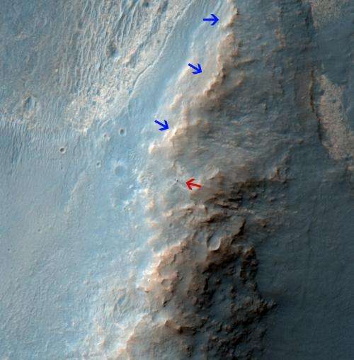 Image: NASA Mars orbiter views Opportunity rover on ridge